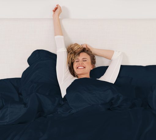Juego de sabanas KICKEE, 100% Viscosa de Bambu, Tela de Saten, Ropa de cama sedosa para un confort celestial, Mejor recuento de hilos de 300 (Azul Suede, Tamano California King) - Imagen 6