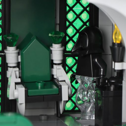 Juego de construccion del Salon Comun y Dormitorio de Vziimo, Kit de modelo de la Casa Slthrin de la pelicula, Idea de regalo coleccionable para ninos y adultos 12+ (1388 piezas) - Imagen 7