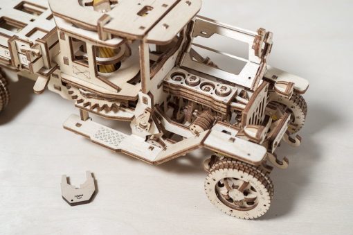 Modelo de Camion de Madera UGEARS 3D Auto Propulsado UGM 11 - Imagen 9