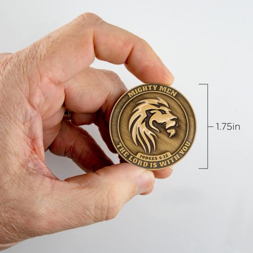 Moneda del Desafio del Leon Fuerte y Valiente, Paquete a Granel de 10 Hombres Poderosos de Dios Tokens de Discipulado de Bolsillo para Estudio Biblico, Moneda de Preocupacion de Versiculo Biblico para Oracion, Monedas Cristianas EDC para Veteranos Militares - Imagen 4