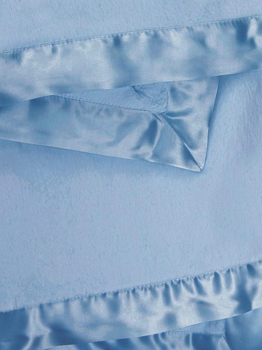Little Giraffe Chenille Throw Blanket - Manta suave para el hogar para sofa - Manta de piel sintetica de lujo con ribete de saten - 45 x 59 - Azul maiz - Imagen 3