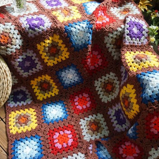 Manta hecha a mano de ganchillo estilo cuadrado de la abuela para regalo durante todo el año Decoracion de interiores y exteriores Manta de viaje de acento para sofa coche cama sillon sala de estar dormitorio 49" x35" (Marron) - Imagen 3