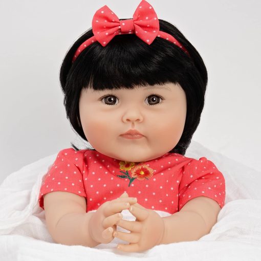 Paradise Galleries Bebe nina asiatica realista renacida - Muneca de 20" con cabello sedoso Kayo Hana Juego de regalo de 7 piezas para edades de 3+ - Imagen 8