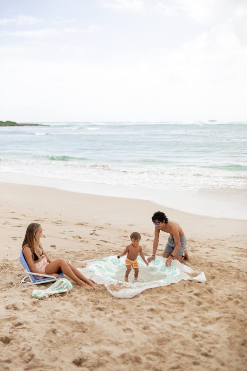 Piscina de Playa para Bebes | Piscina y Manta de Playa 2 en 1 | Piscina Flexible para Ninos Pequenos y Bebes | Juguetes de Playa para Ninos y Ninas | 6x6 Pies con Bolsa de Transporte Impermeable | Charco de Playa (Hojas de Monstera Sage) - Imagen 9