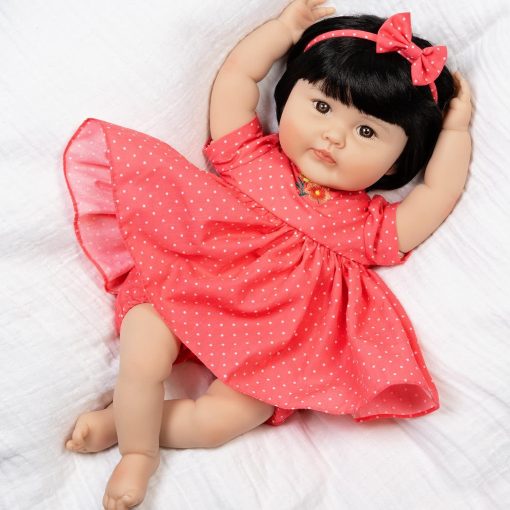 Paradise Galleries Bebe nina asiatica realista renacida - Muneca de 20" con cabello sedoso Kayo Hana Juego de regalo de 7 piezas para edades de 3+ - Imagen 3