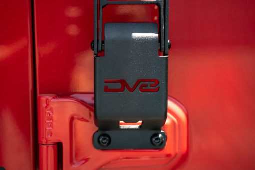 Peldanos Montados en Bisagra para Jeep Wrangler JL 2007-2023 y Jeep Gladiator JT 2020-2023 | Par | Acceso Rapido al Techo | Montaje en Bisagra de Puerta | Agarre Antideslizante | Diseno Plegable | DV8 Offroad - Imagen 8