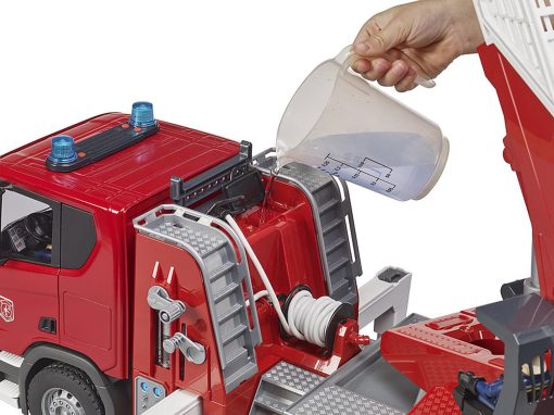 Bruder - Camion de bomberos SCANIA Super 560R con bomba de agua y modulo de luces y sonido (Reemplaza 03590) - Imagen 6