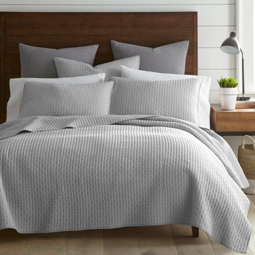 Juego de Colcha Levtex Home Cross Stitch Gris Claro - 100% Algodon - Colcha King/Cal King (106x92 pulgadas) + 2 Fundas King (36x20 pulgadas) - Reversible - Tela de Algodon