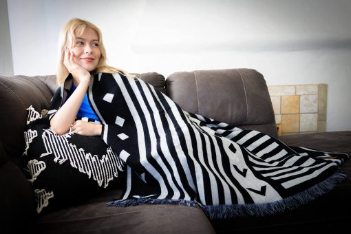 Manta Tejida Boho Farmhouse | Estilo Decorativo Moderno Azteca Occidental | Para Sofa, Cama, Exteriores, Interiores | Rayas, Estetico y Reversible | Manta de Primavera (Negro Obsidiana) - Imagen 4