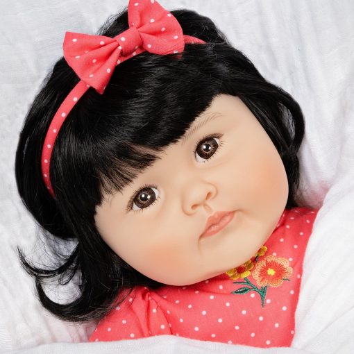 Paradise Galleries Bebe nina asiatica realista renacida - Muneca de 20" con cabello sedoso Kayo Hana Juego de regalo de 7 piezas para edades de 3+ - Imagen 4