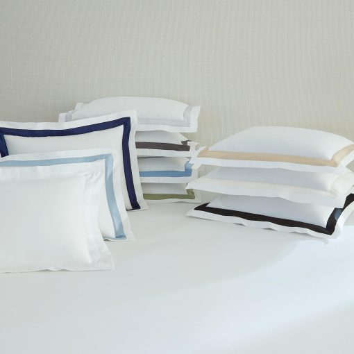 Juego de Sabanas Queen Sferra Estate Collection - 100% Algodon de Larga Fibra de 200 Hilos por Pulgada Percale con Detalles de Saten - Ropa de Cama Refrescante, Suave y Transpirable, Juego de 4 Piezas, Blanco/Mar - Imagen 4