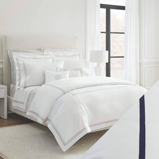 Juego de Sabanas de la Coleccion Sferra Estate - 100% Algodon Percale de 200 Hilos de Fibra Larga con Detalles de Saten - Ropa de Cama Refrescante, Suave y Transpirable, Juego de Sabanas Queen de 4 Piezas, Blanco/Azul Marino - Imagen 2