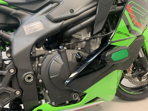 ONE.K.S Protector de caida de accesorios para motocicletas para Kawasaki ZX25R / ZX4R / ZX4RR / ZX4R SE Deslizadores del marco Protector de choque (ZX4RR-Logo, Negro) - Imagen 4