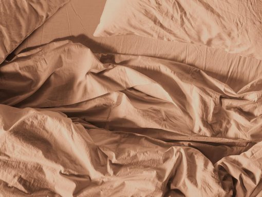 Juego de sabanas de Coyuchi Organic Crinkled Percale, Ginger (Queen) - Imagen 2