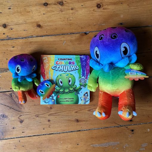 C is for Cthulhu Counting, Colors & Cthulhu Tablero Libro y Peluche Arcoiris Paquete (Peluche Estandar, 12 pulgadas) - Imagen 9