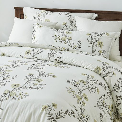 Juego de edredon tamano King PANGUSHAN, juego de ropa de cama de felpa floral de algodon para cama King, todas las estaciones, 3 piezas, blanco