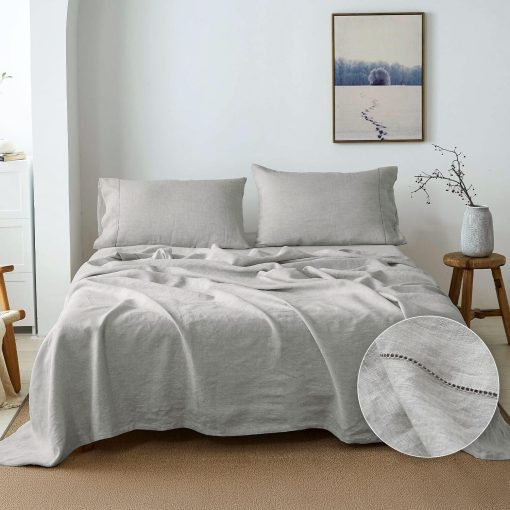Juego de Sabanas 100% Lino Belga Simple&Opulence con Ribete Hecho a Mano Gris Claro Tamano Queen - 4 Piezas (1 Sabana Plana 1 Sabana Ajustable 2 Fundas de Almohada) - Ropa de Cama de Estilo Granja de Lino Natural