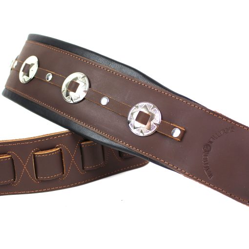 Correa de guitarra de cuero premium doble acolchada hecha a mano Walker And Williams C-44-BRN Marron con conchos para guitarras acusticas, electricas y de bajo - Imagen 3