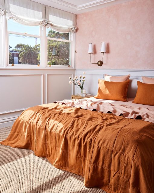 Edredon de lino Bed Threads - 100% lino frances y rayon de bambu - Diseno reversible de dos tonos - Lavable a maquina - King/Cali King - Terracota/Rust - Imagen 5