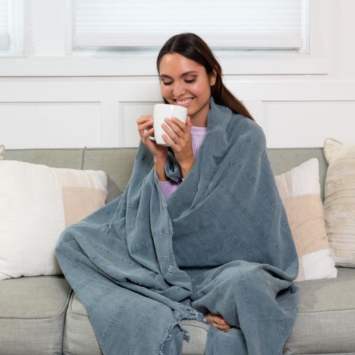 Manta de tiro grande turca lavada a la piedra InfuseZen - 100% algodon turco organico - 92" x 69" - Suave, ligera, acogedora - Sofa, cama, picnic, yoga - Manta de playa sin arena - Denim - Imagen 5