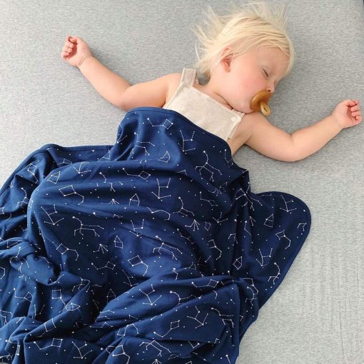 Manta de Lana Woolino para Niños - Manta de Lana Merina y Algodon Organico para Niñas y Niños - 4 Estaciones - 52,5€ x 40€ - Noche Estrellada - Imagen 3
