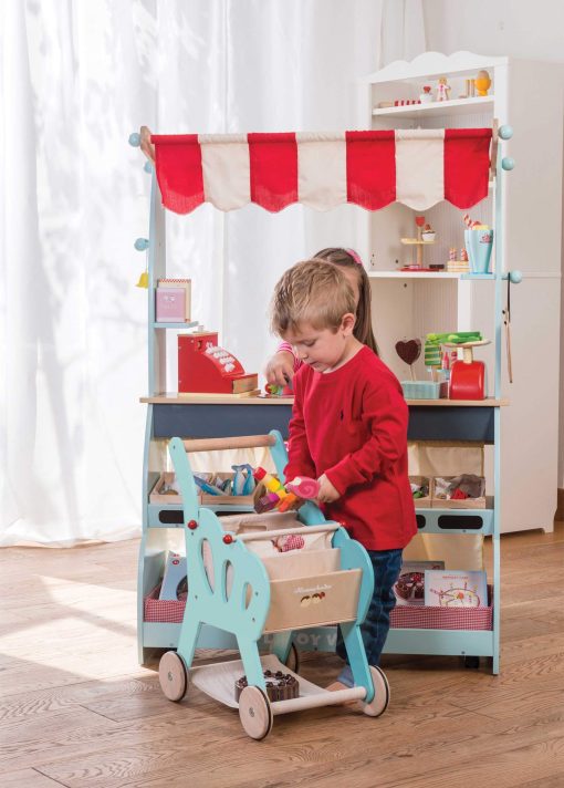Le Toy Van - Carrito de Compras de Juguete de Madera Educativo para Juego de Roles de Tienda de Alimentos | Juego de Supermercado de Pretendencia para Niños y Niñas - para Edades 3+ - Imagen 2