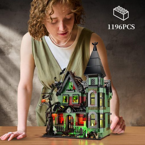 Set de Construccion de Casa Embrujada, Juguete de Casa de Halloween con Luces Compatible con Lego, Arquitectura Tema de Terror Incluye Calabaza Esqueleto Espeluznante Murcielago Bloques de Figura, Regalo para Ninos 8+ y Adultos - Imagen 2