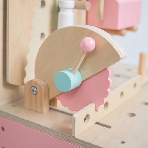 Banco de trabajo de madera Hopscotch Squad con juego de herramientas y accesorios para construir pretendiendo ser un pequeno constructor, juego de construccion Montessori, con martillo, sierra, llave inglesa, destornillador, tornillo de banco de juguete, version rosa - Imagen 4