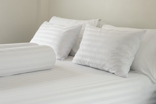 Almohadas de plumas de ganso y plumon Cozy Dream de East Coast Bedding - Certificado RDS, Funda 100% Algodon, Coleccion de Hotel, Dormir en la Cama, Soporte Mediano - Imagen 9