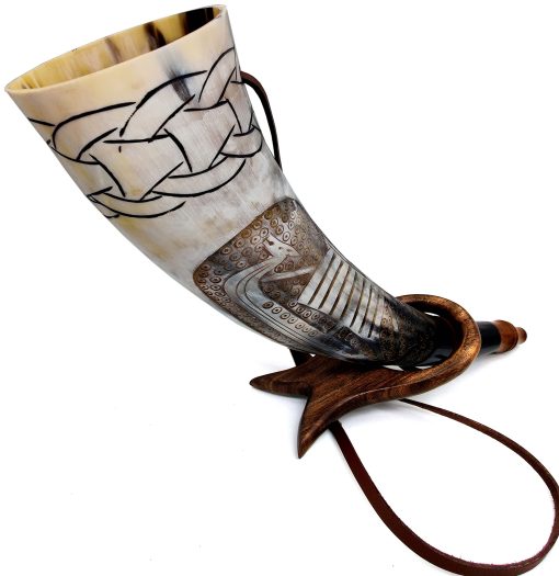 Cuerno de Guerra Vikingo - Trompeta de Batalla de Cuerno de Buey Genuino de 16" - Premium Grabado a Mano en Cuerno de Barco Cuerno Vikingo de Escandinavia Cuerno Antiguo de Caza Herramienta de Batalla CUERNO DE SOPLO CUERNO VIKINGO Con Soporte de Madera - Imagen 2