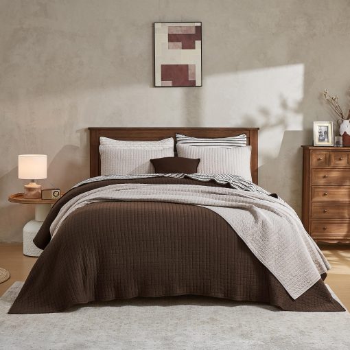 Juego de Funda Reversible de Algodon 100% Jersey Acolchada con Costuras en Canales para Cama Queen, Prewashed Coverlet, 2 Fundas de Almohada Transpirable, Ligero, Antiarrugas, Antidesvanecimiento y Resistente a las Manchas (Marron) - Imagen 2