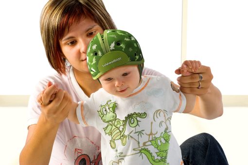 Casco de seguridad para bebe SafeheadBABY galardonado con premios Casco para bebe para gatear y caminar Ultraligero Protector de cabeza para bebe expansible y transpirable Cascos de proteccion para la cabeza del bebe - Dino Verde - Imagen 8
