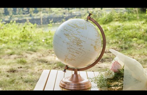 Globo Terraqueo Dorado y Blanco de 8" - Libro de Visitas de Boda - Arco de Metal Bronce y Base, Recubierto en Color Dorado en Globo Blanco - Imagen 8