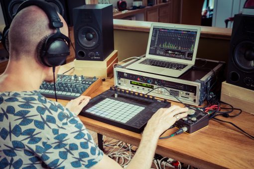 Arturia - AudioFuse - Interfaz de Audio Compacta y Versatil con Software Creativo para Grabacion, Produccion, Podcasting, Guitarra - Imagen 5