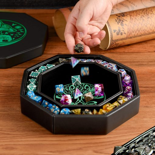 Bandeja de Dados DND - Bandeja de Dados Premium de 8 Pulgadas Dungeons and Dragons - Diseno Exquisito Detallado del arbol del Mundo Verde y Lobo Cuervo - Bandeja Perfecta para Tirar Dados de RPG con Almacenamiento de Dados de D&D - Imagen 5