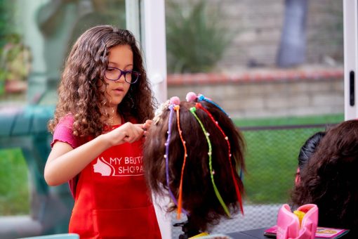MUnECA DE PELO REAL MY BEAUTYSHOP PAL y Kits de Accesorios (Kit Premium de Maya) - Imagen 4