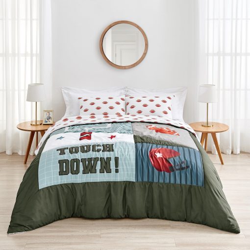 Set de Edredon Individual para Nino Sweet Jojo Designs American Football MVP, Ropa de Cama de 4 Piezas en Tamano Individual para Ninos Adolescentes y Universidad Habitacion de Dormitorio Colegio Estilo Deportivo Verde Cazador Azul Rojo Casco Vintage Campo de Futbol Gemelos Grises Marrones Estrellas - Imagen 2
