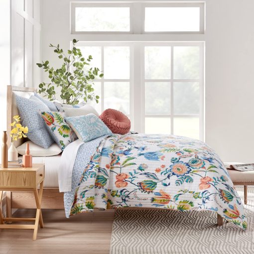 Juego de Colcha Levtex Home - Eleni - Colcha King y Dos Fundas King - Floral - Azul, Azul Marino, Coral, Verde, Blanco - Colcha (106x92in.) y Fundas (20x36in.) - Reversible - Algodon - Imagen 2