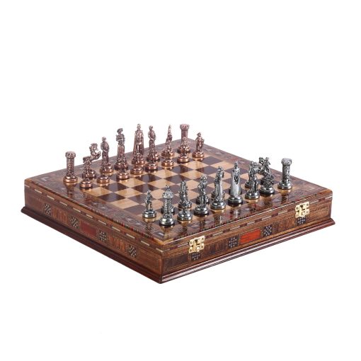 Ajedrez de metal de cobre antiguo del Ejercito Britanico Medieval para adultos, piezas hechas a mano y tablero de ajedrez de madera solida natural con diseno de perlas alrededor del tablero y almacenamiento dentro del rey 2,75 pulgadas - Imagen 2