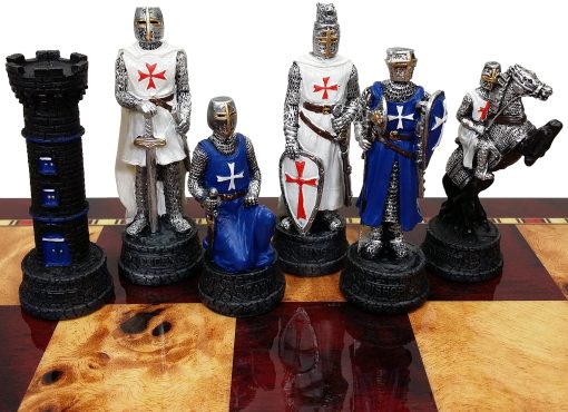 Conjunto de Piezas de Ajedrez del Caballero de las Cruzadas azul y blanco de la epoca medieval, pintado a mano con Cruz de Malta - sin tablero