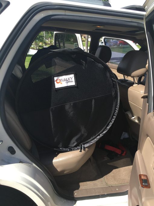 Tunel Pet Tube Walky, Jaula de Transporte para Mascotas en Auto, Barrera de Contencion para Mascotas en Automovil, Transportin de Mascotas Suave, Grande, 47" L x 24" de Diametro, Ajuste Universal - Imagen 4