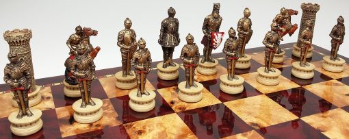 Juego de Ajedrez de Caballeros Armados de las Cruzadas de la Edad Media en Oro y Plata con Tablero de Cerezo Brillante y Color Madera Burlwood de 18" - Imagen 7