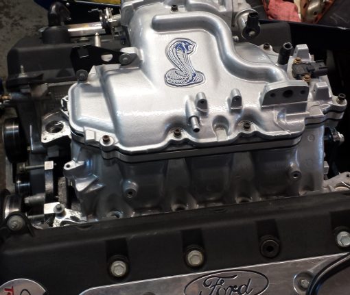 Espaciador del colector de admision ICT Billet compatible con Mustang Cobra 4.6L 4V Billet Mach 551318 - Imagen 2