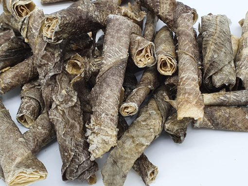 Premios para entrenamiento de perros TickledPet - Bacalao capturado en Islandia - Premios para perros deshidratados, Frescos Premios para perros Islandeses de Bacalao con un solo ingrediente, masticables sin granos con Omega-3s, 6 oz, Premios para perros de piel de bacalao fresco - Imagen 3