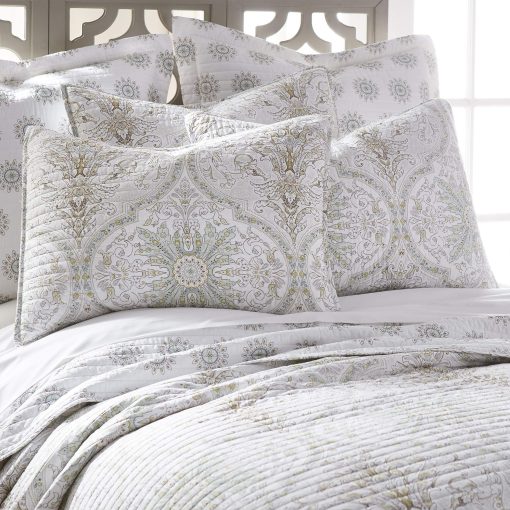 Juego de Colcha Levtex Home Villa Lugano Cosima - Colcha King (106x92) + Dos Fundas de Almohada King (26x20) - Medallon - Taupe, Verde, Amarillo y Blanco - Reversible - Tela de Algodon - Imagen 3
