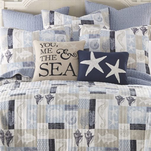 Juego de edredon Levtex Home - Cerralvo Full/Queen - Patchwork Costero - Taupe, Crema, Azul Marino, y Azul - Edredon Tamaño 88x92in. y Dos Fundas Tamaño 20x26in. - Reversible - Tela de Algodon - Imagen 2