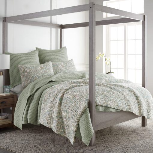 Juego de edredon Levtex Home - Cross Stitch Desert Sage - 100% algodon - Edredon King/Cal King (106x92in.) + 2 fundas de almohada King (36x20in.) - Reversible - Tela de algodon - Imagen 2