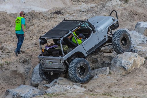 Toldo de Malla SPIDERWEBSHADE Compatible con Jeep TJ (1997-2006) Hecho en EE. UU. Toldo de Malla Cubierta Solar Cubierta Solar Accesorio Jeep (Negro) - Imagen 9