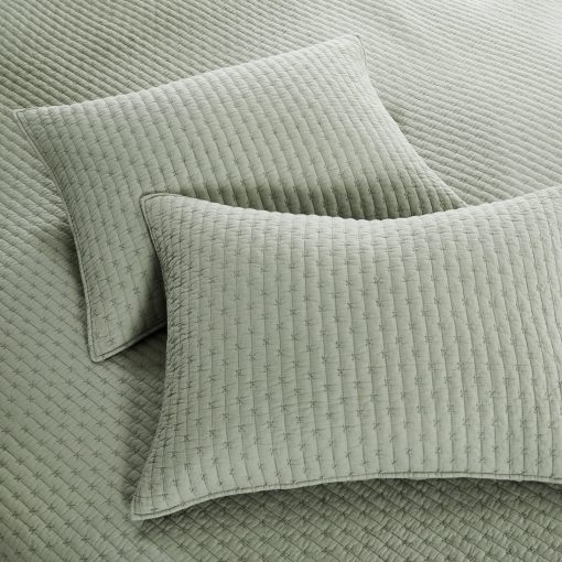 Juego de edredon Levtex Home - Cross Stitch Desert Sage - 100% algodon - Edredon King/Cal King (106x92in.) + 2 fundas de almohada King (36x20in.) - Reversible - Tela de algodon - Imagen 3