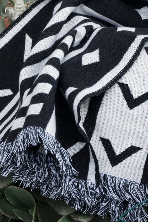 Manta Tejida Boho Farmhouse | Estilo Decorativo Moderno Azteca Occidental | Para Sofa, Cama, Exteriores, Interiores | Rayas, Estetico y Reversible | Manta de Primavera (Negro Obsidiana) - Imagen 2